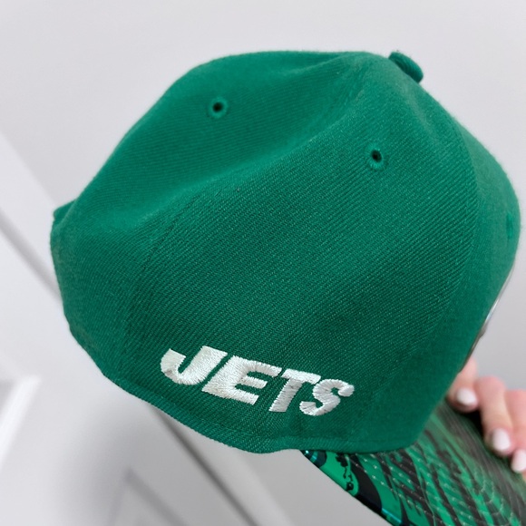 Jets Snap Back - Picture 5 of 7
